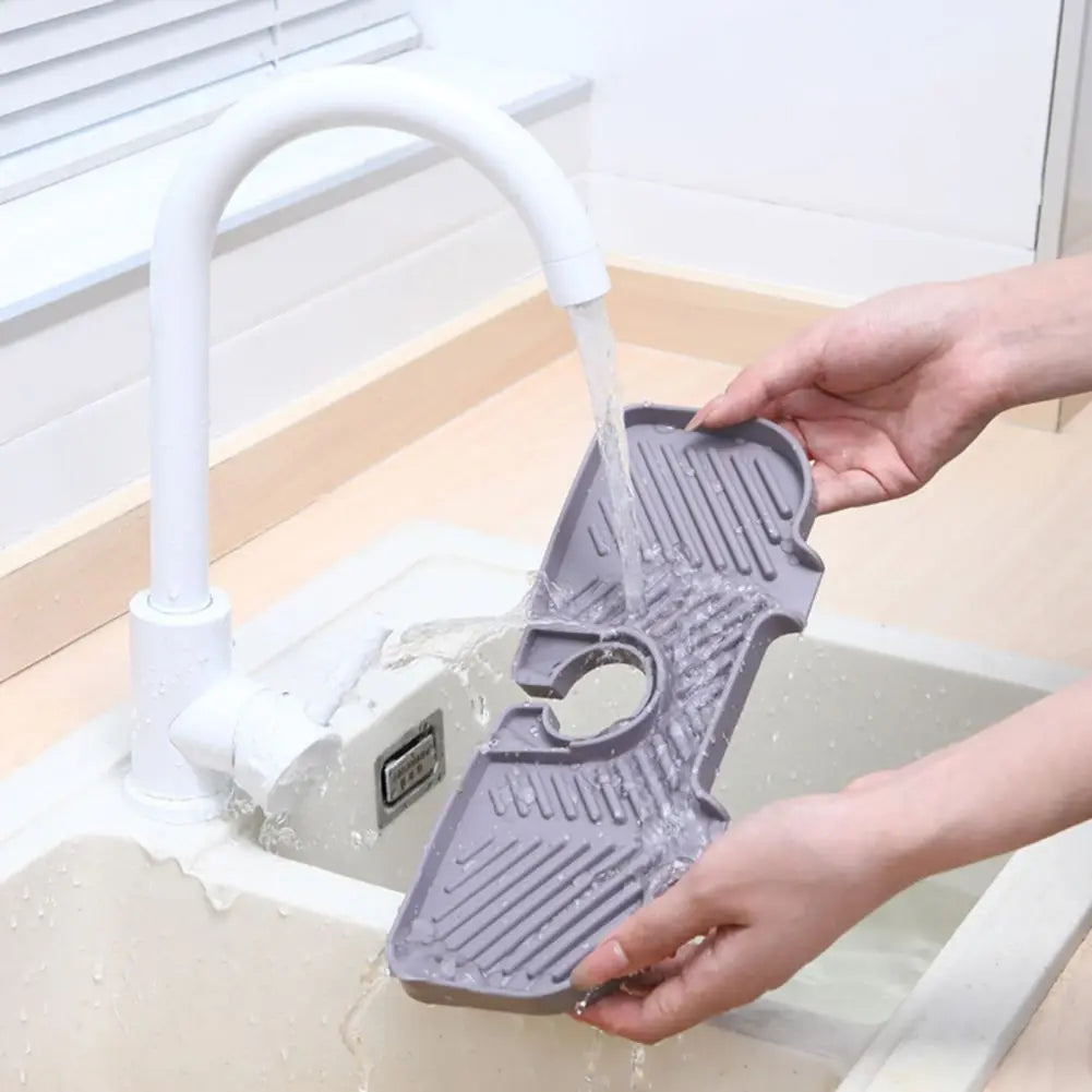Self Draining Soap Bar Holder Silicone Kitchen Sink Soap Dish Sponge Tray Counter Caddy Organizer for Dish Soap Dispenser